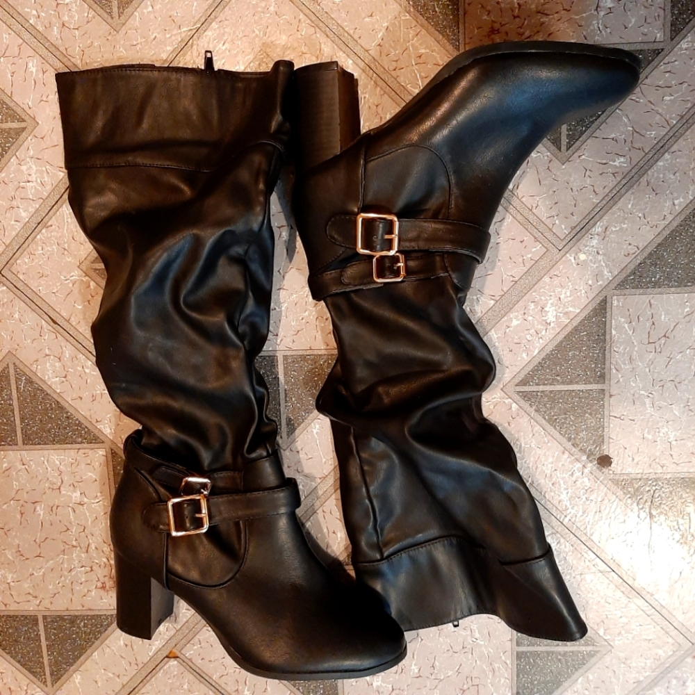 Jocelyn Smith size 7 black boots with gold buckle